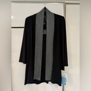 Frank Lyman Design 2 pc studded trim/detail on the flowy jacket and matching cam